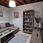 Giannis House