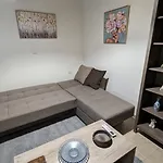 Giannis House